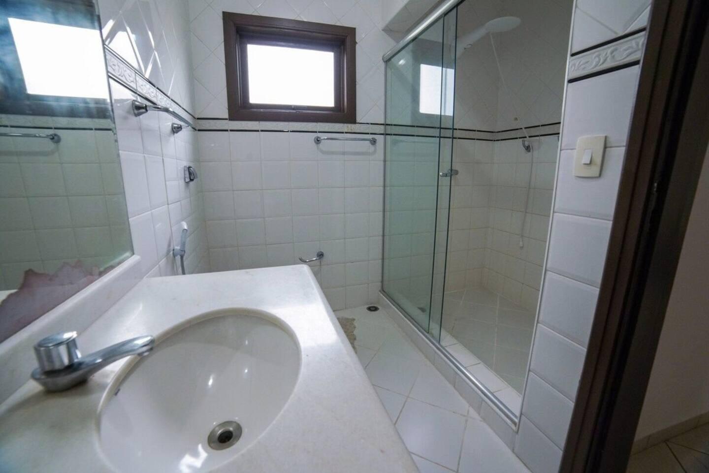 Ampla casa com 4 suítes, A/C e piscina! Módulo 1