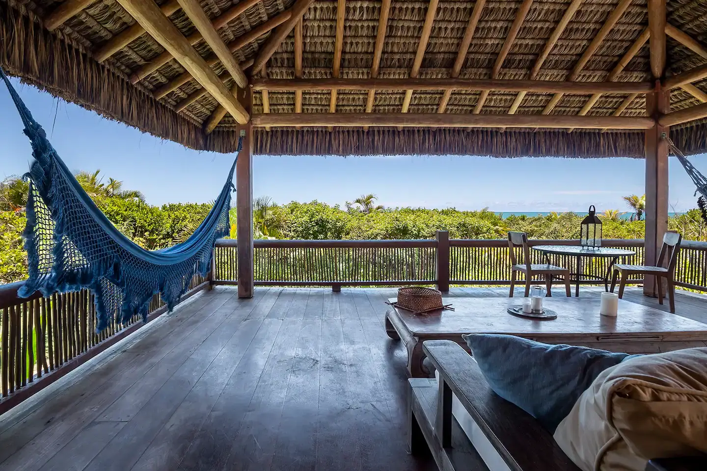 Vila espetacular pé na areia, jardim de 12 mil m²
