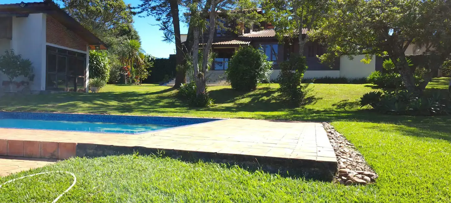 Lindo sítio com 4 suítes! Condomínio a 40 min de SP