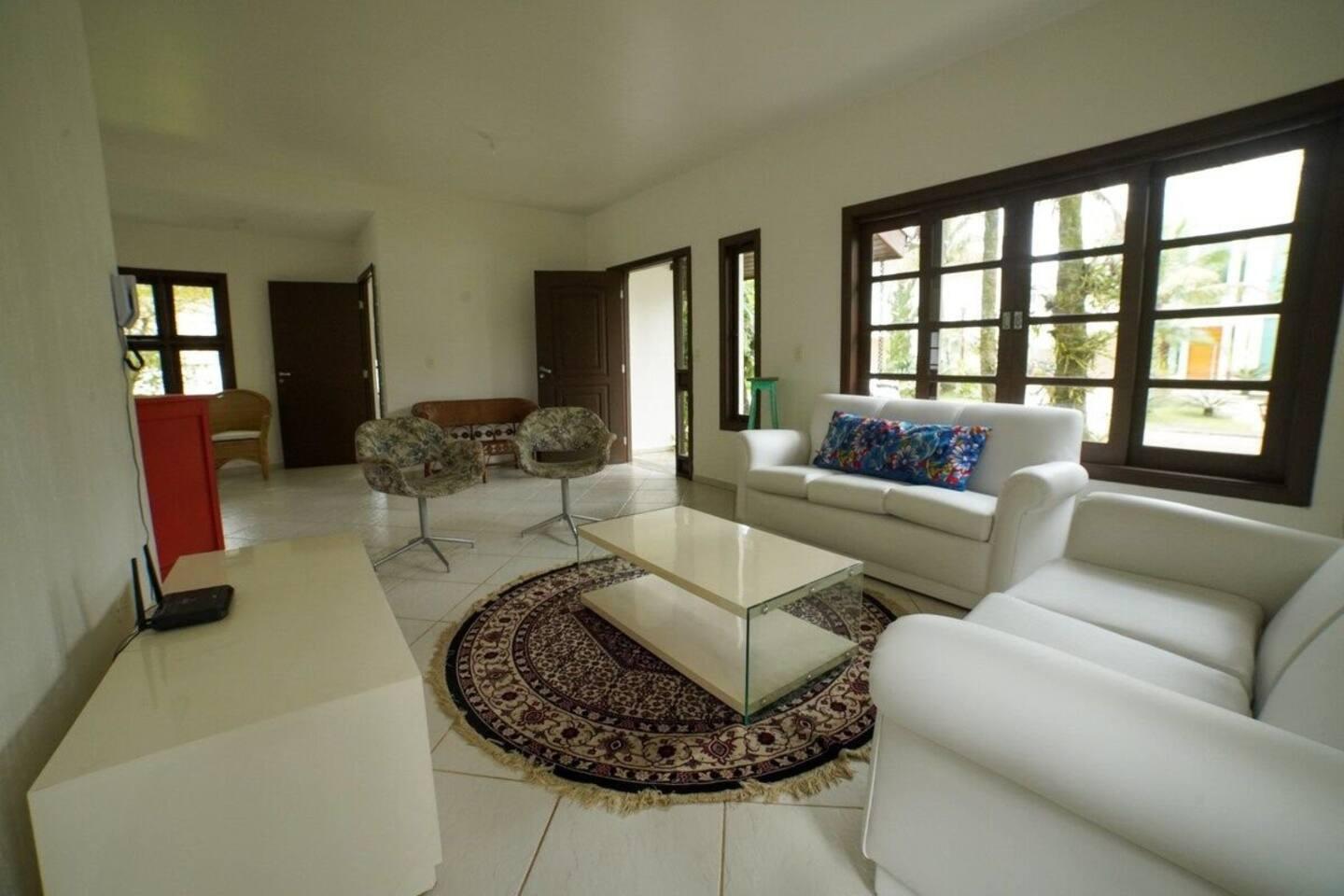 Ampla casa com 4 suítes, A/C e piscina! Módulo 1
