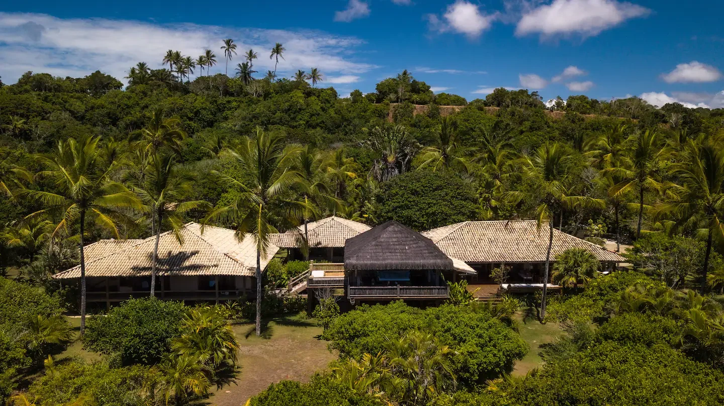 Vila espetacular pé na areia, jardim de 12 mil m²