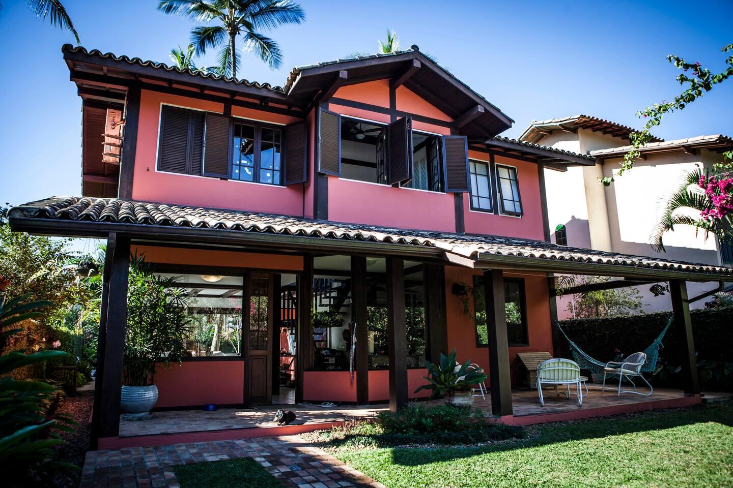 Linda casa no Perequê, piscina, wifi, A/C!