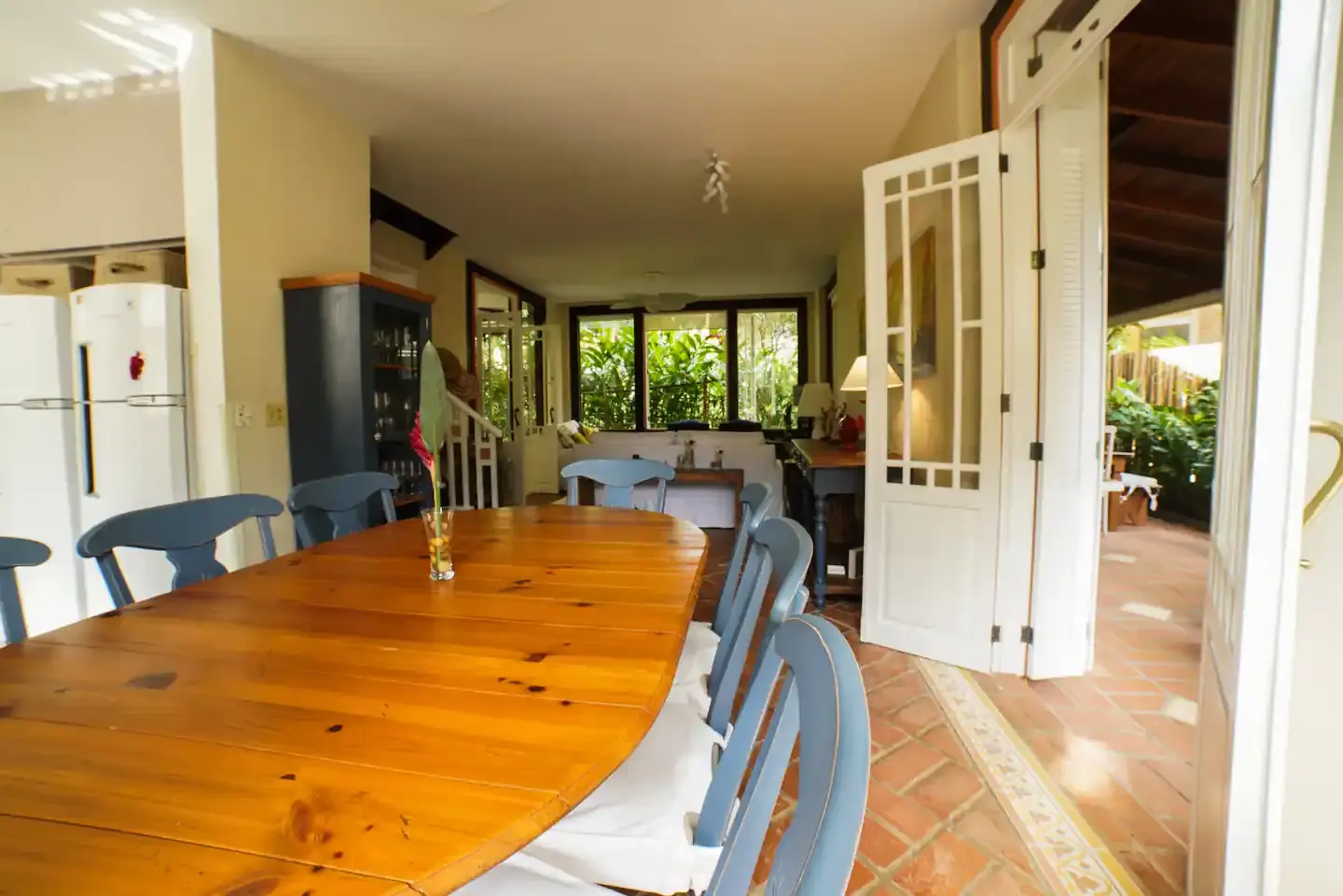 Casa maravilhosa na Baleia, na rua da praia!
