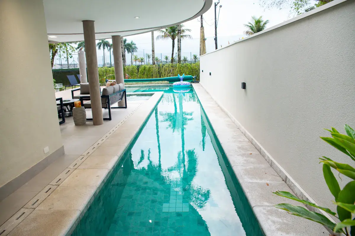 Cinco suítes c/ A/C, piscina e Wi-Fi! Módulo 1