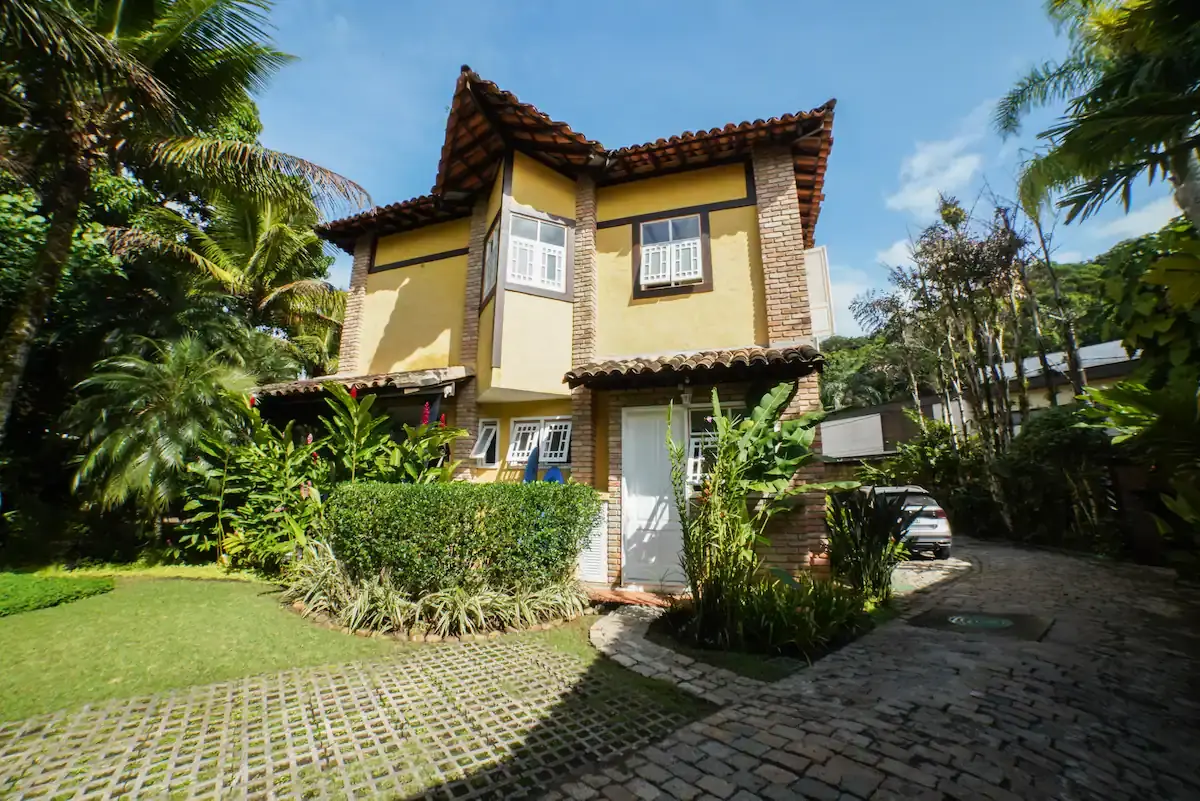 Casa maravilhosa na Baleia, na rua da praia!