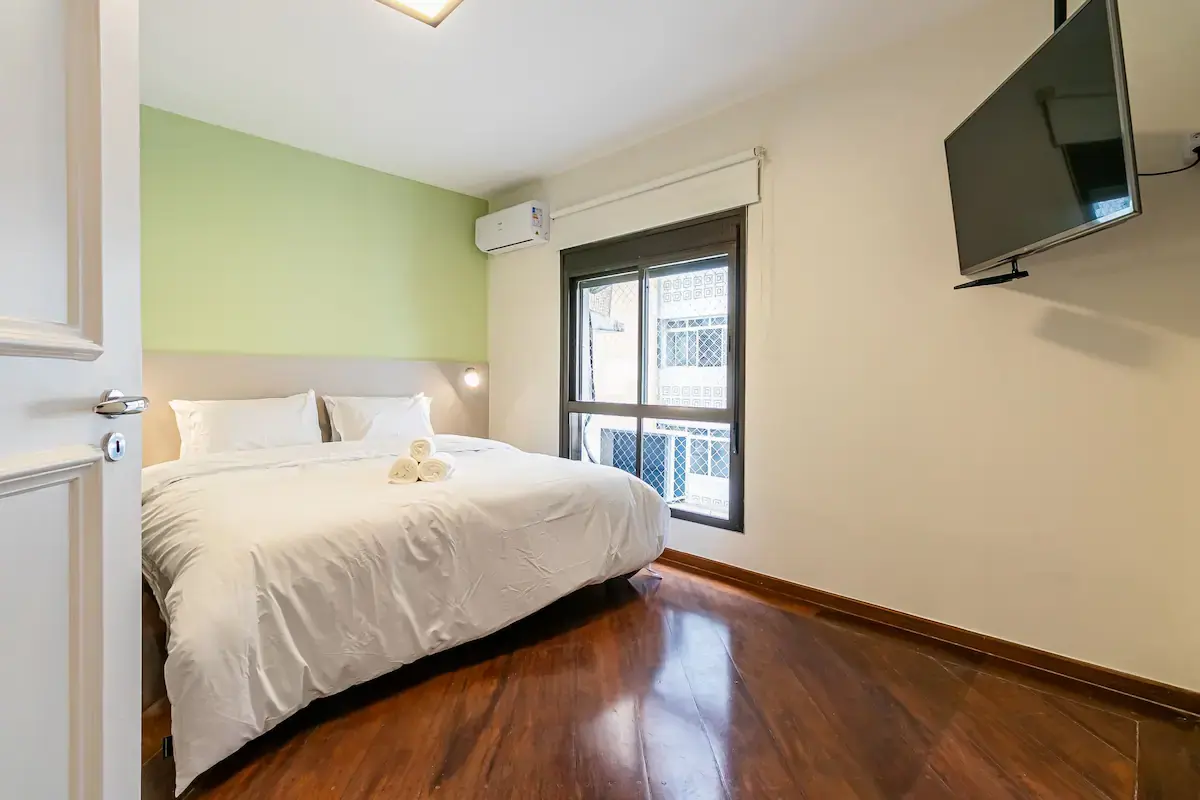 Lindo apê recém reformado! 2 vagas, wifi, varanda!