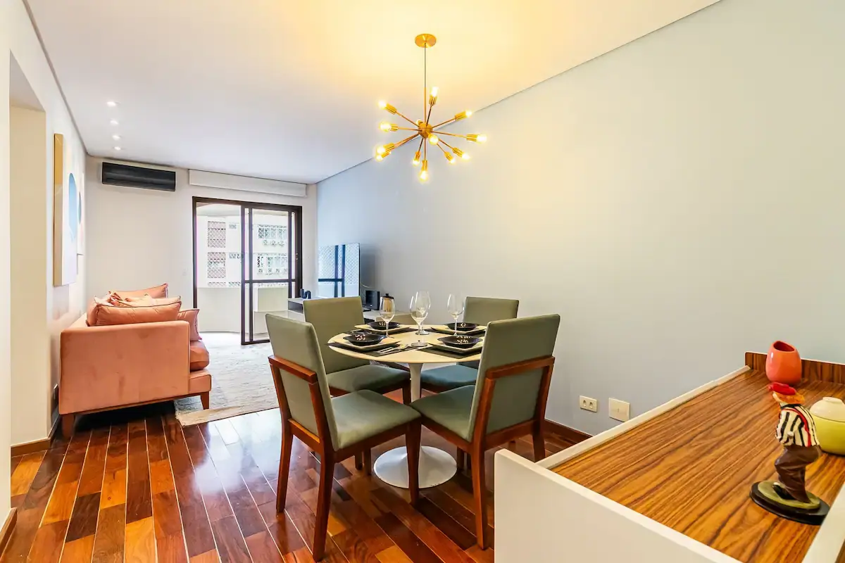 Lindo apê recém reformado! 2 vagas, wifi, varanda!