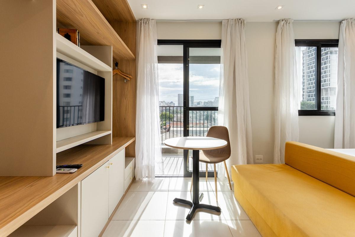 Apartamento no Campo Belo com piscina, academia e varanda