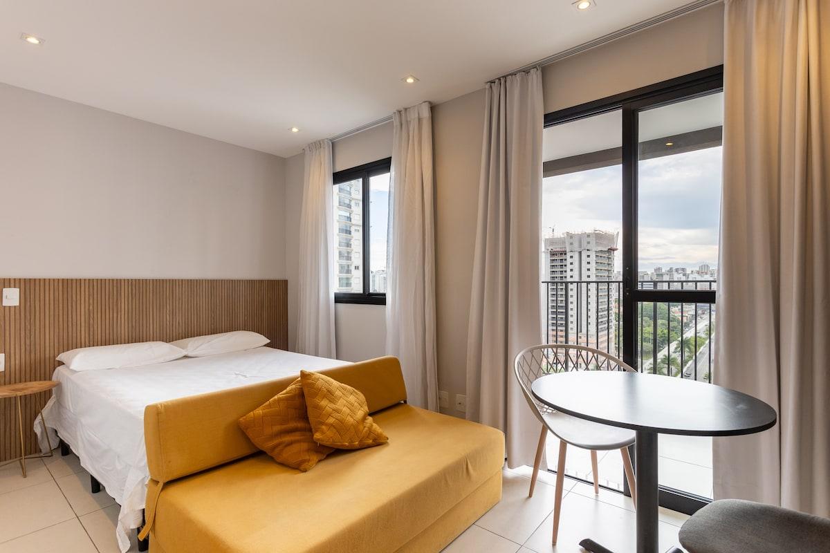 Apartamento no Campo Belo com piscina, academia e varanda