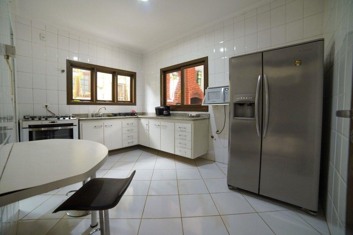 Spacious House with 4 Suites, A/C and Pool in Hanga Roa