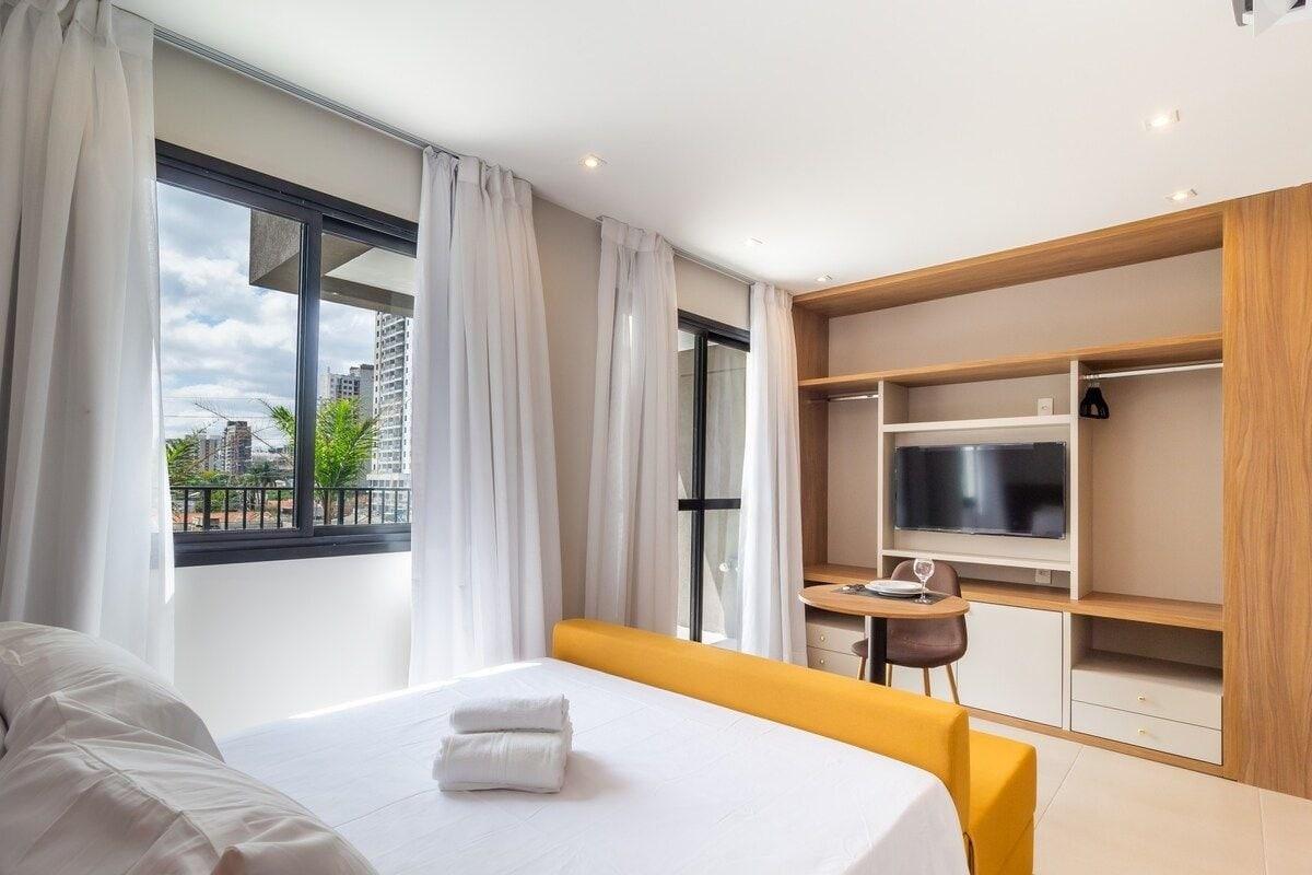 Apartamento Recién Renovado con Balcón, Aire Acondicionado, Piscina y Wifi