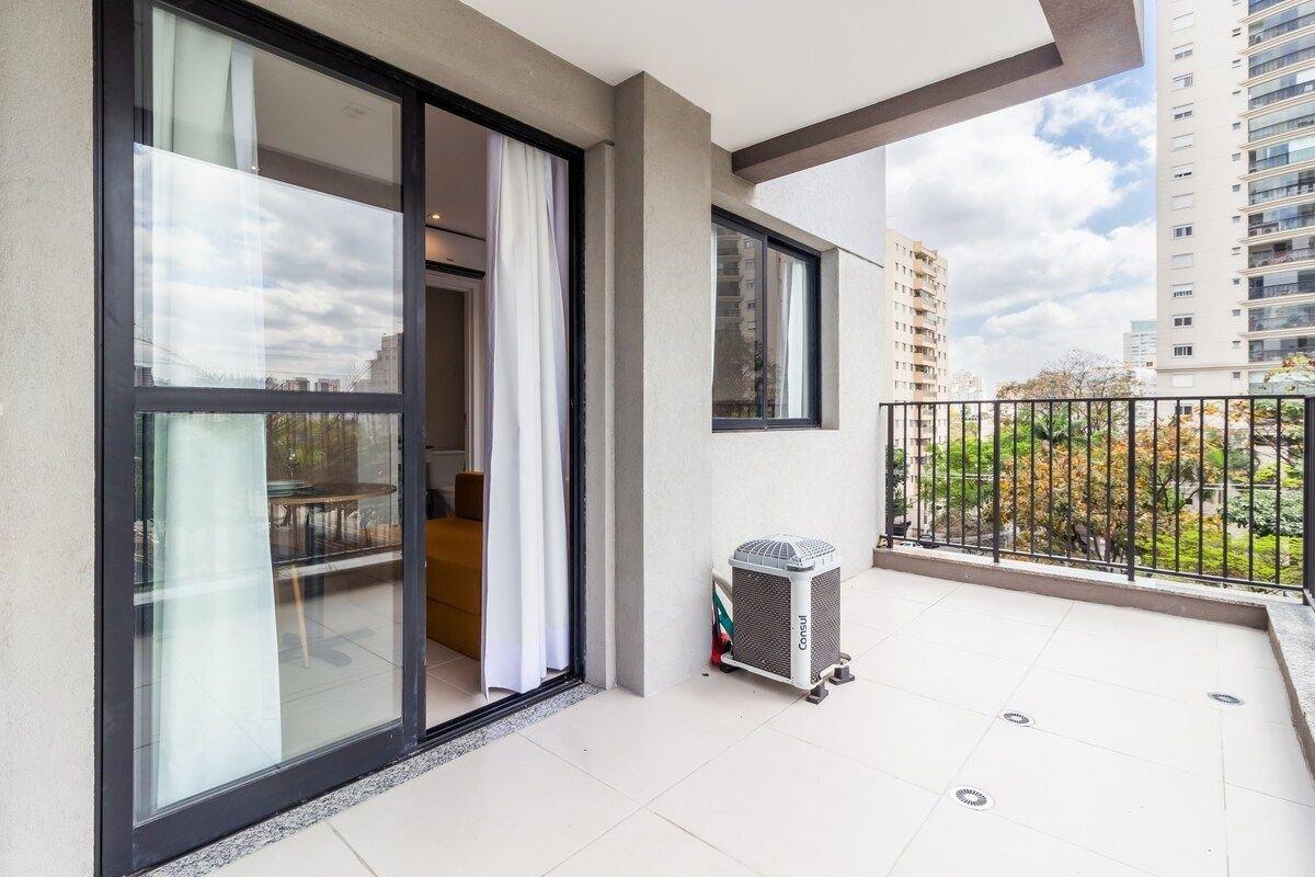 Apartamento Recién Renovado con Balcón, Aire Acondicionado, Piscina y Wifi