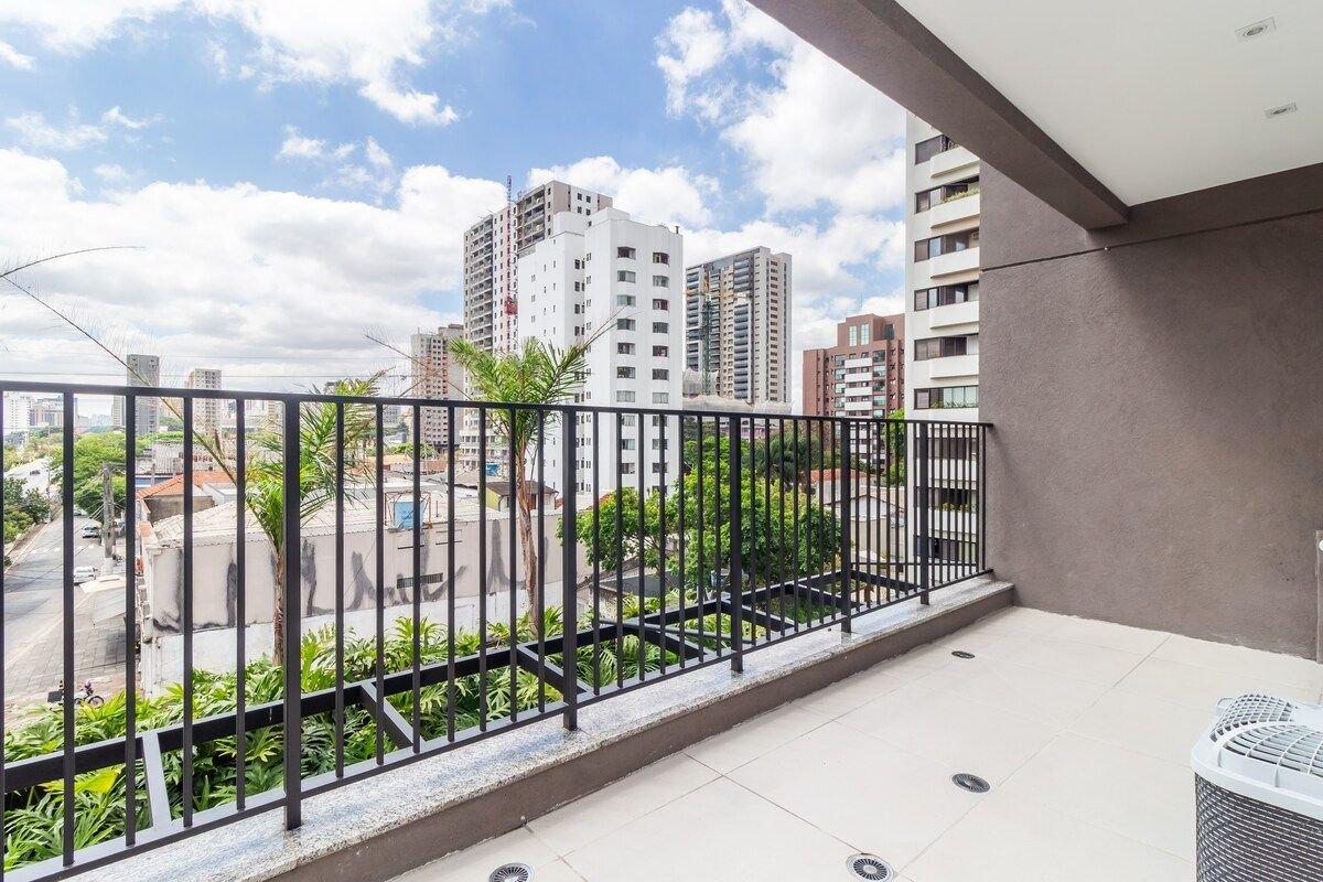 Apartamento Recién Renovado con Balcón, Aire Acondicionado, Piscina y Wifi