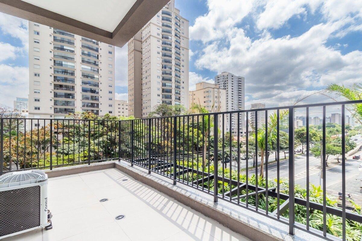 Apartamento Recién Renovado con Balcón, Aire Acondicionado, Piscina y Wifi