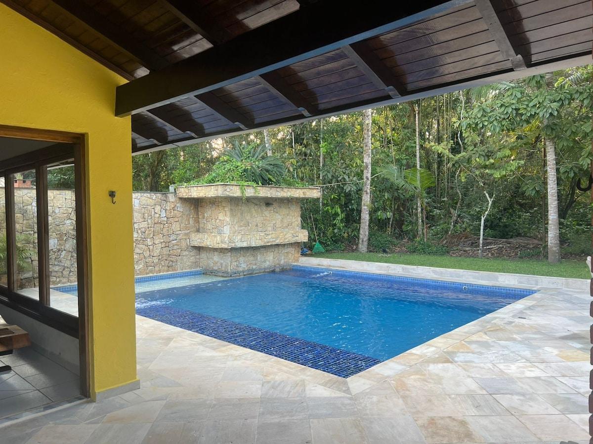 Casa Incrível na Riviera de São Lourenço com Piscina e Churrasqueira