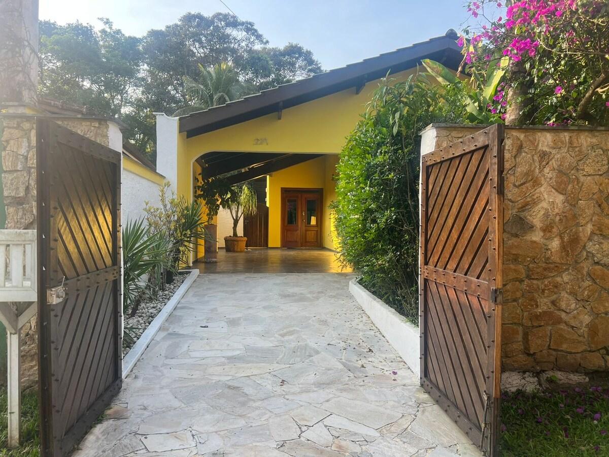 Casa Incrível na Riviera de São Lourenço com Piscina e Churrasqueira