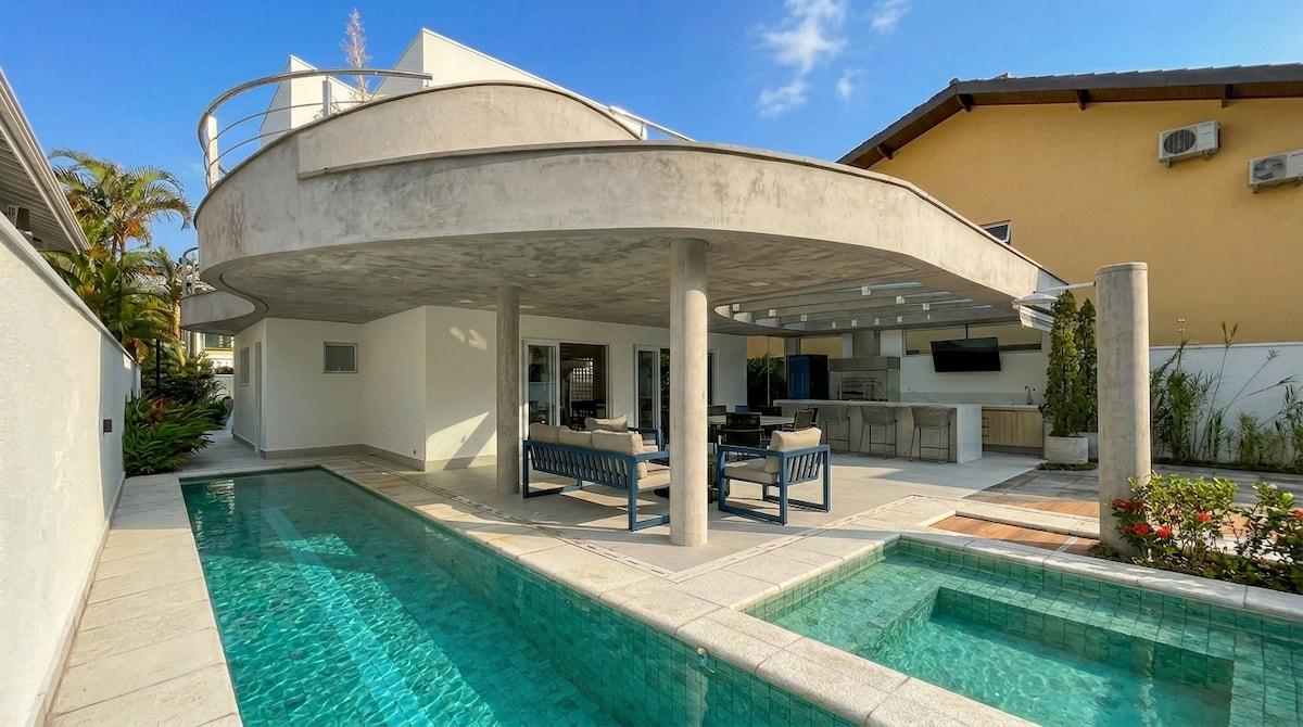 House with Five Suites, Pool and Wi-Fi in Hanga Roa