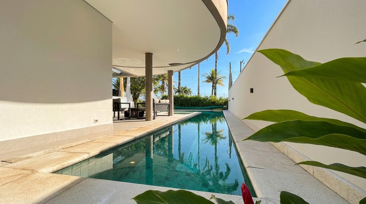 House with Five Suites, Pool and Wi-Fi in Hanga Roa